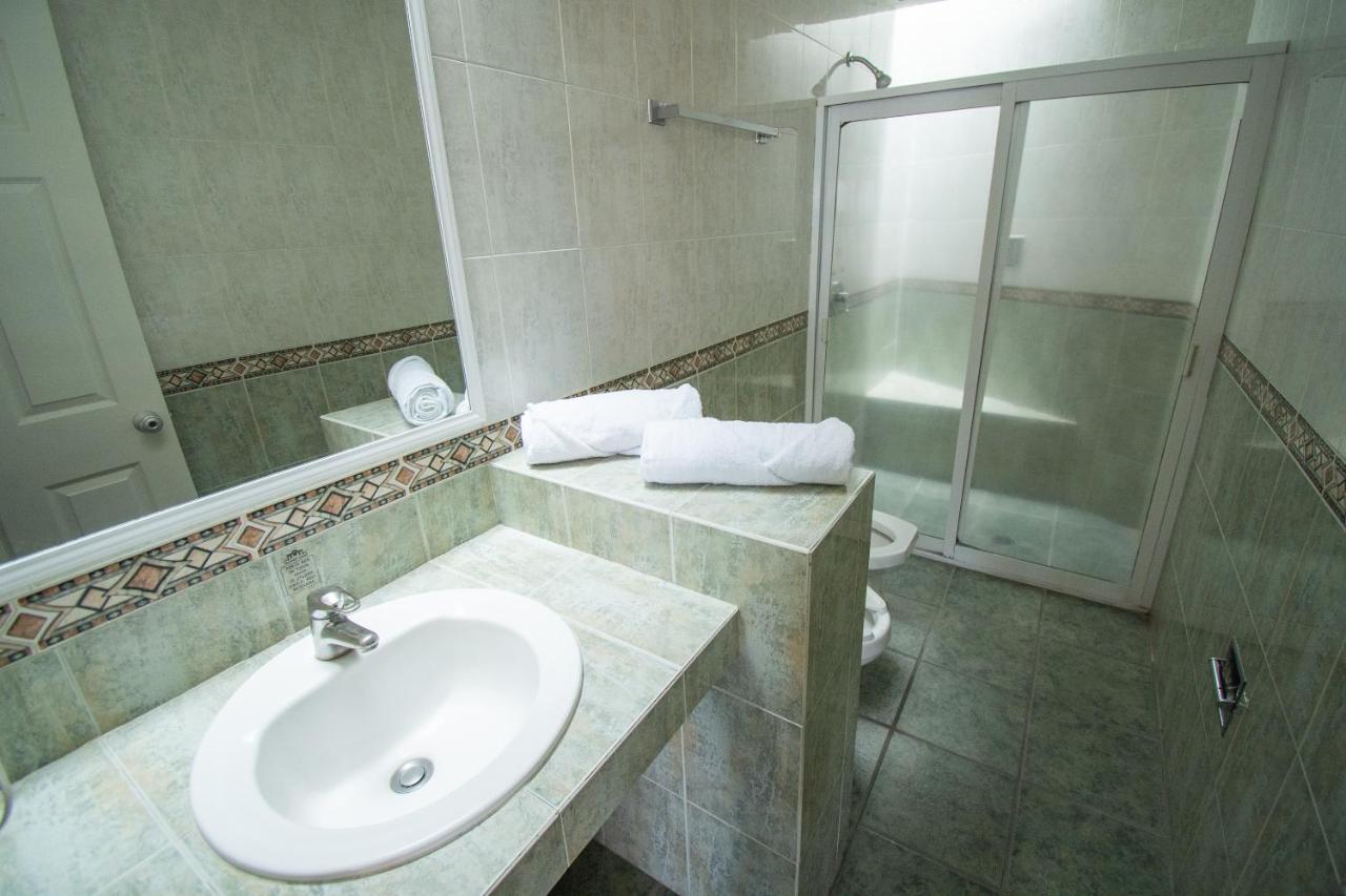 Auto Hotel Hacienda Arriba เลออน ภายนอก รูปภาพ