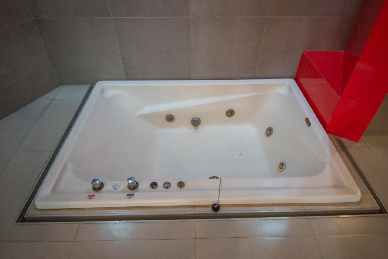 Auto Hotel Hacienda Arriba เลออน ภายนอก รูปภาพ