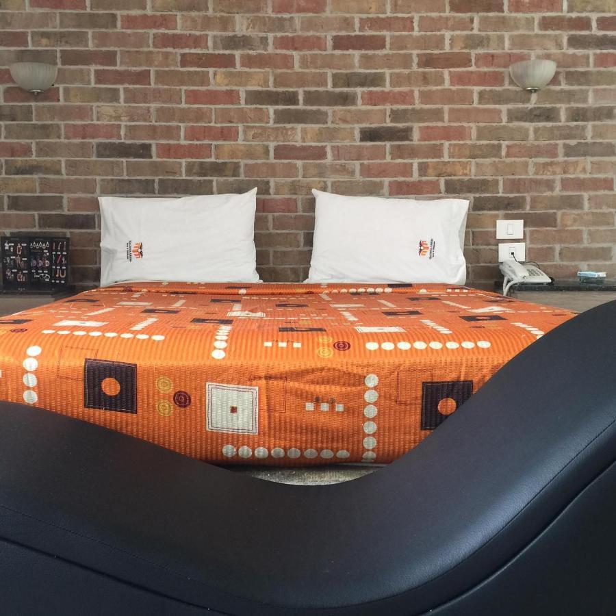 Auto Hotel Hacienda Arriba เลออน ภายนอก รูปภาพ